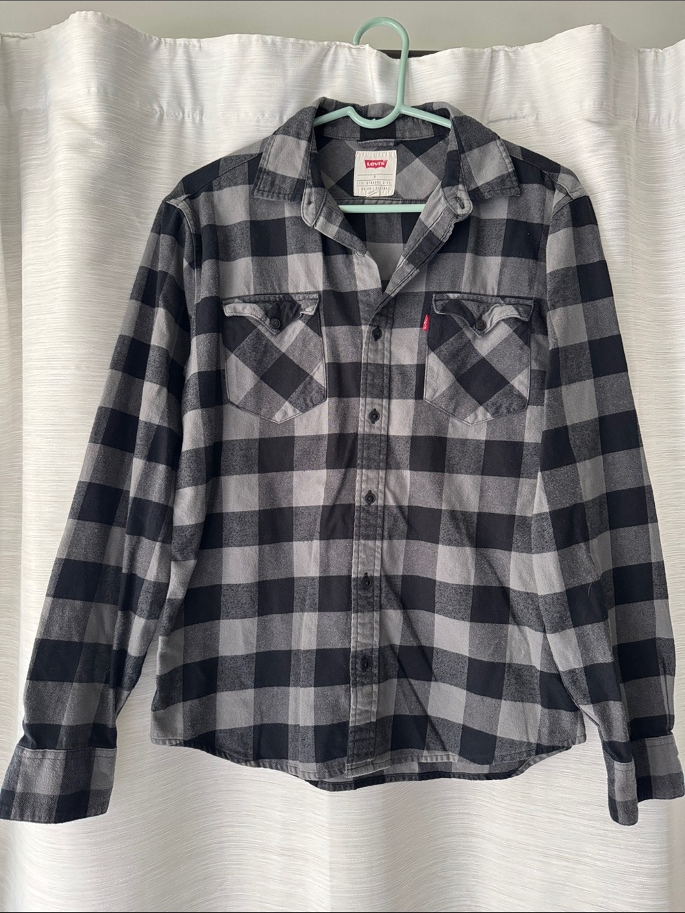 Levi's Men’s Flannel Black & Gray Plaid Button-Down Shirt